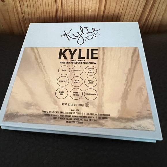 Kylie Cosmetics Blue Honey Palette - Picture 2 of 8